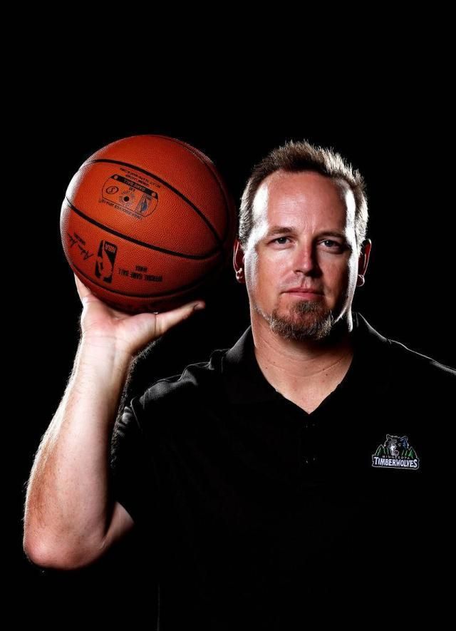 开云首页APPDoinb回归赛场，精彩发挥首场状态亮眼，湖人观众沸腾！的简单介绍