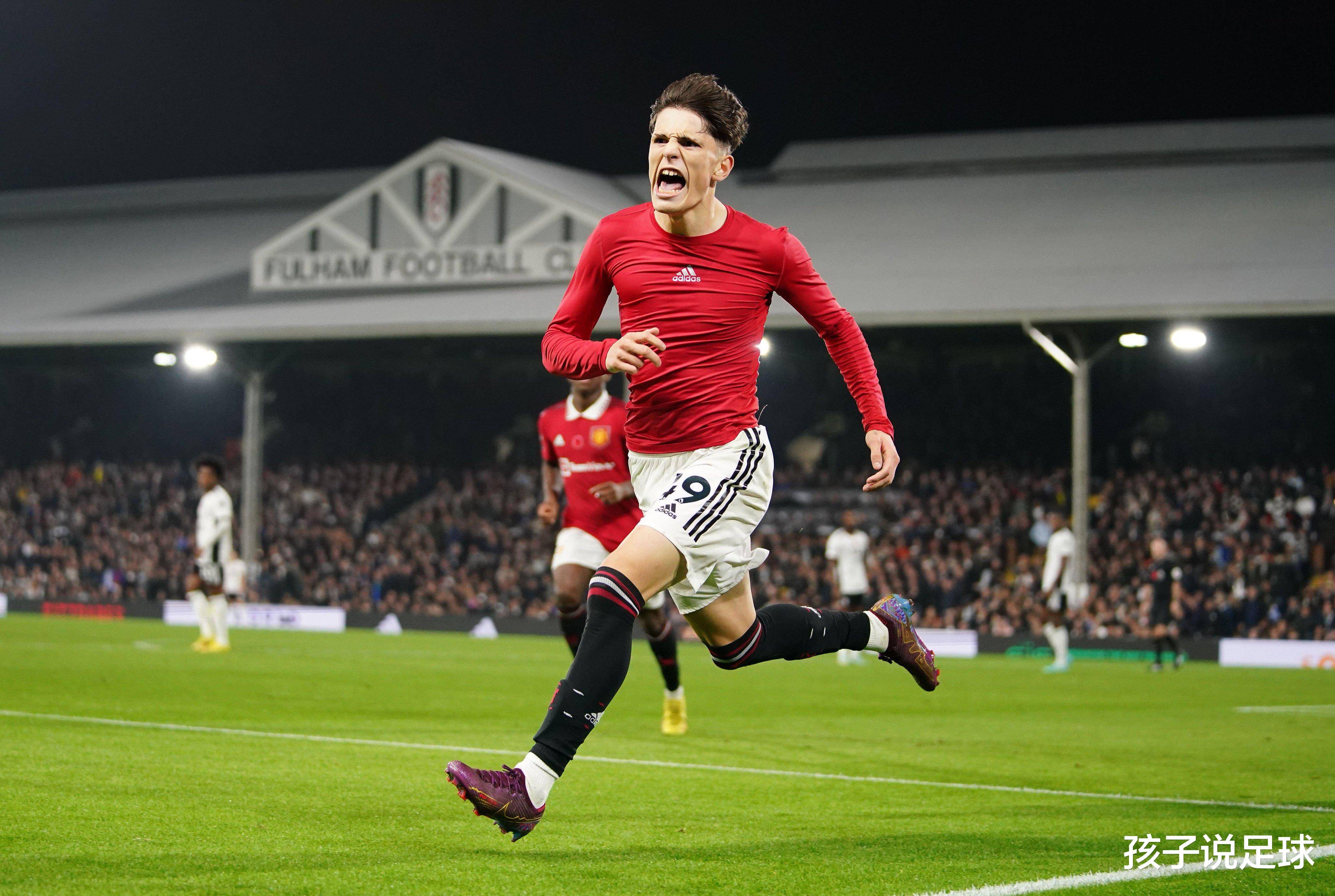 关于转会期那不勒斯调整名单以备中超；防线松动环节打磨；媒体盛赞；更衣室氛围转暖的信息